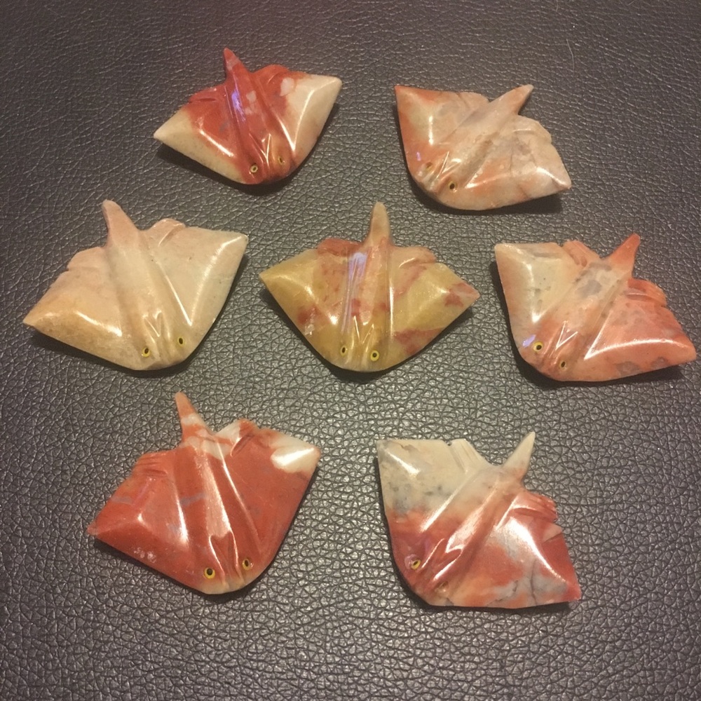 Sting ray shaped rocks / crystals